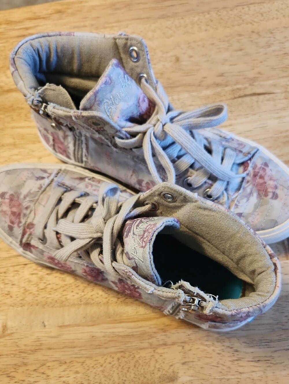 Blowfish Floral High-Top Sneakers in Beige and Pink - Picture 4 of 5